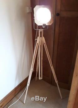 Classic Vintage Industrial Style Spot Light Lamp Wooden Tripod Theatre Photo
