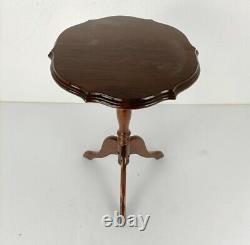 Italian Wooden Coffee Wine Occasional Side Table Tripod Pedestal Lovely Vintag