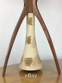 Vintage MID Century Atomic Tripod Lamp! 50's