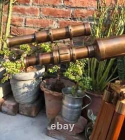 18 Télescope en laiton antique avec trépied en bois supportant le sol nautique