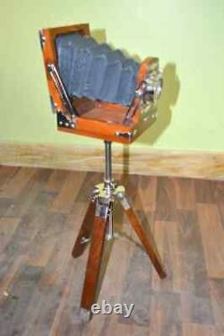 Appareil photo projecteur vintage avec trépied en bois - article de décoration intérieure