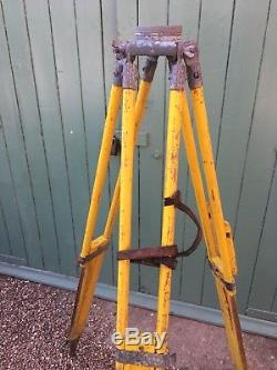 Arpenteur-trépied En Bois Old Vintage Cts