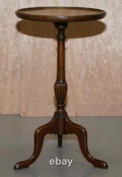 Belle Paire De Vintage Mahogany Trépied Lampe Side End Tables À Vin Très Élégant