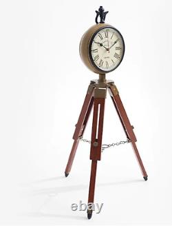 Belle horloge classique vintage antique intemporelle sur support trépied