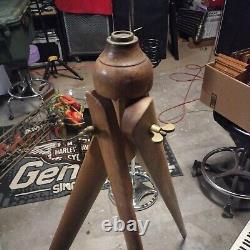 Bois Vintage Et Laiton Arpentant Trépied-awesome Survivant-awesone Patina