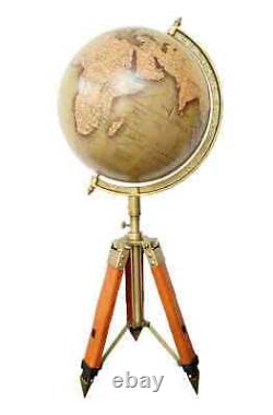 Carte du monde nautique sur table avec globe 12 et support vintage en trépied en bois pour la décoration