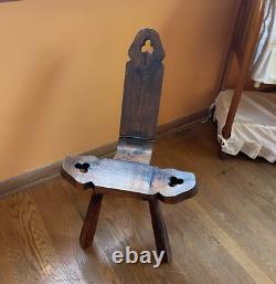 Chaise d'accouchement en bois antique à trois pieds