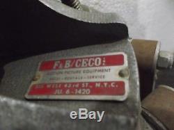 F & B / Ceco Inc. Trépied En Bois Antique Éplucheurs En Métal Knurled Vintage