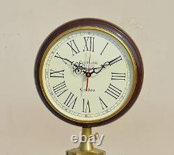Horloges de bureau en bois de style vintage sur trépied en laiton antique pour grands-pères