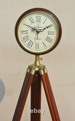 Horloges de bureau en bois de style vintage sur trépied en laiton, grand-pères