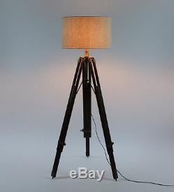 La Lampe De Plancher De Lumière De Tache D'hollywood Avec Le Support Antique De Trépied Collectionnent