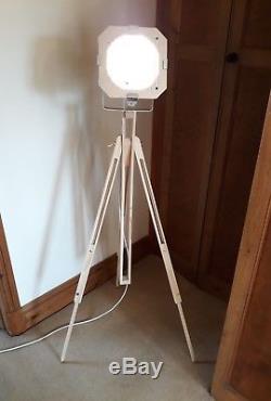 Lampe De Lumière De Tache De Style Industriel Vintage Classique Trépied En Bois De Théâtre Photo