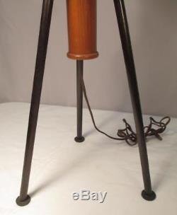 Lampe De Table Mid-century Moderne En Fonte Et Bois Avec Finale Vintage Atomic