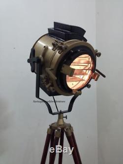 Lampe De Trépied Debout De Style Industriel Avec Spot De Cinéma Vintage