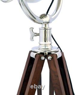Lampe de plancher de projecteur de style vintage avec trépied en bois de style nautique