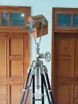 Lampe de plancher vintage à grand trépied de projecteur en bois pour éclairage de bureau à domicile