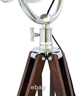 Lampe de projecteur de recherche vintage sur pied trépied en bois nautique