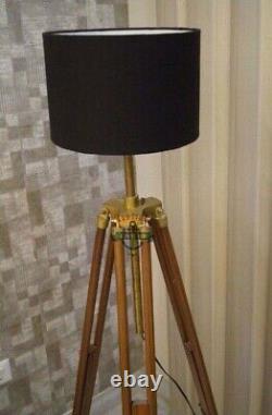 Lampe de sol antique sans abat-jour, support trépied en bois vintage, décoration maison nautique