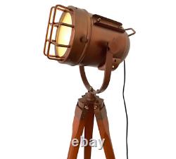 Lampe de sol design en laiton avec trépied en bois pour projecteur studio vintage