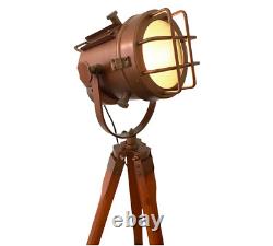 Lampe de sol design en laiton avec trépied en bois pour projecteur studio vintage