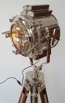 Lampe de sol en bois vintage sur trépied lourd de projecteur Hollywood Nautique