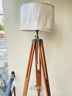 Lampe sur pied en bois nautique vintage fait main pour la décoration intérieure.