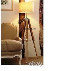 Lampe sur pied trépied en bois de teck classique et vintage pour décor nautique d'intérieur