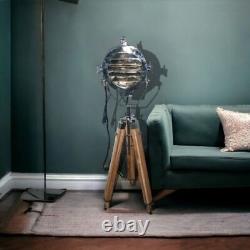 Lampe sur pied trépied vintage ancienne de studio nautique avec projecteur spotlight