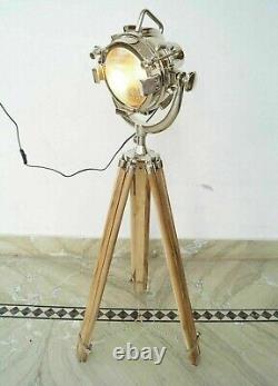 Projecteur de théâtre nautique Lampe de sol de projecteur de recherche sur trépied en bois vintage