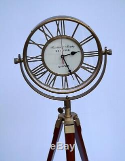 Sol En Laiton Vintage Horloge Oxford Chiffres Romains Avec Un Décor Support En Bois De Trépied