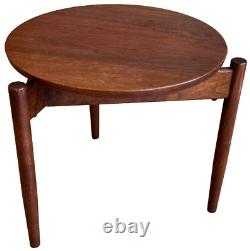 Table d'appoint en bois de noyer à trépied Jens Risom Design Inc Knoll DWR Vtg Danish Mcm