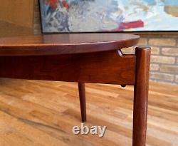 Table d'appoint en bois de noyer à trépied Jens Risom Design Inc Knoll DWR Vtg Danish Mcm