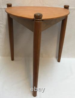 Tables empilables, pieds tripodes, côtés emboîtables, ensemble de 3 couleurs du milieu du siècle, ensemble de 3 tables vintage