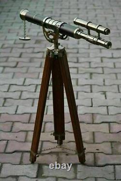 Télescope avec trépied en bois, télescope en laiton sur pied de style nautique.