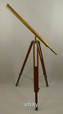 Télescope en laiton antique de 39 pouces sur trépied en bois, longue-vue vintage de marine