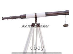 Télescope en laiton antique sur pied en bois de 39 pouces de hauteur