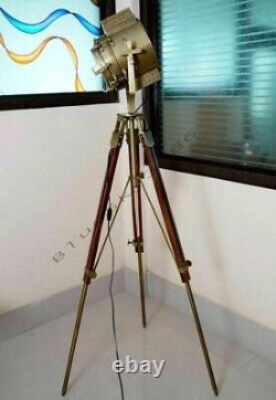 Télescope en laiton antique sur pied, modèle astro, avec trépied en bois