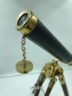Télescope en laiton de la marine antique de 20 pouces de haut avec trépied en bois