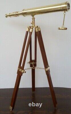 Télescope en laiton vintage sur trépied en bois nautique de maître de port