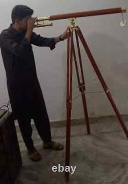 Télescope nautique en laiton antique sur trépied en bois standing maritime
