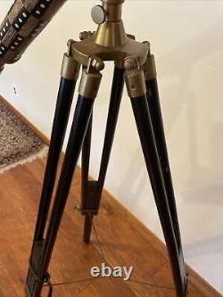 Télescope sur pied en laiton vintage avec incrustations en bois, de style nautique