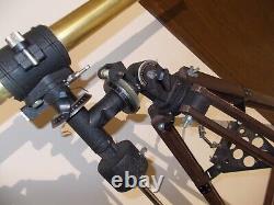 Trépied adapté pour télescope antique avec monture équatoriale