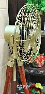 Ventilateur de sol nautique en laiton antique avec trépied style vintage pour la maison.