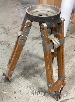 Vieilles Jambes De Trépied En Bois De 6 Pouces De Diamètre