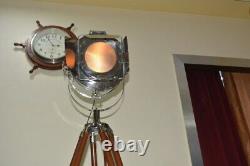 Vintage Style Chrome Spotlight Accueil Lampe De Décoration Sur La Base De Trépied En Bois Brun
