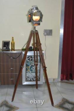 Vintage Style Chrome Spotlight Accueil Lampe De Décoration Sur La Base De Trépied En Bois Brun